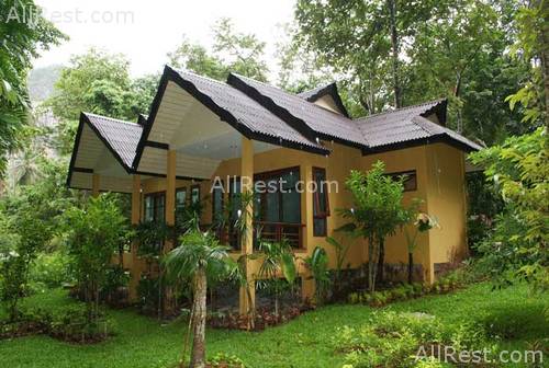 Tonsai Bay Resort